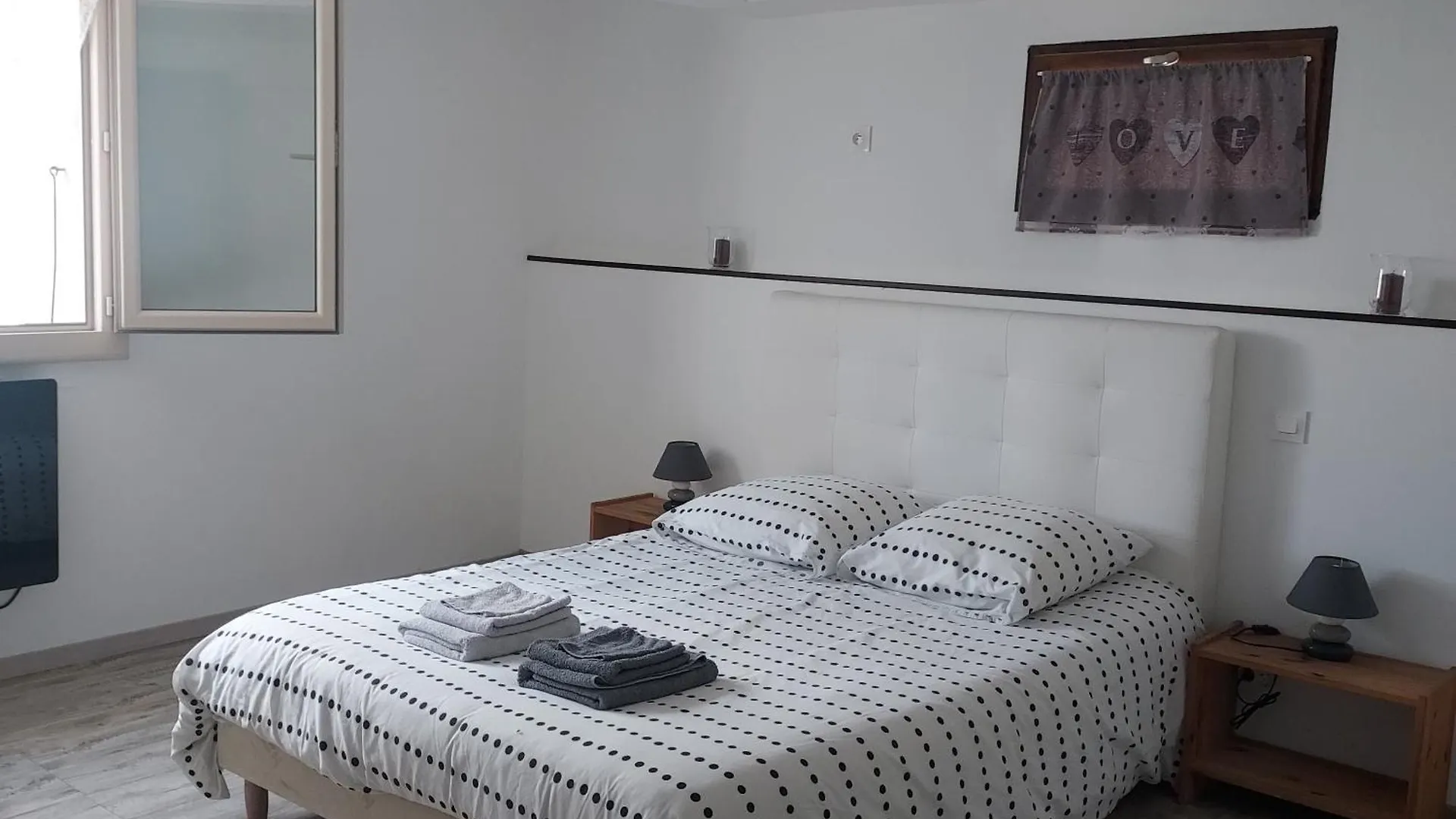 Au Petit Bois Magique Daire Payrac Fransa